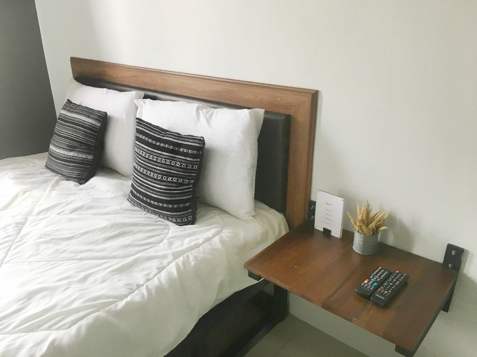 The Room Apartment スラート・ターニー エクステリア 写真